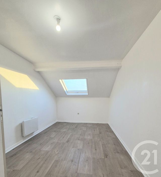Appartement F5 à louer - 5 pièces - 70.46 m2 - BEUZEVILLE - 27 - HAUTE-NORMANDIE - Century 21 Harmony